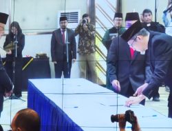 Sah ! Mendiktisaintek Lantik Joseph Kambey Sebagai Rektor Unima Periode 2025-2029