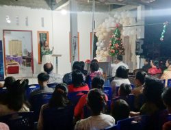 Gelar Kegiatan Reses di Kelurahan Ranomea, Wakil Ketua DPRD Sulut Stela Runtuwene Didaulat Sampaikan Pesan Natal