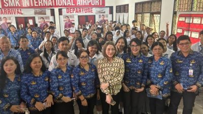 Reses Wakil Ketua DPRD Sulut Michaela Paruntu, Temui Para Guru SMK N Amurang