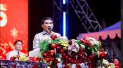 Gubernur Yulius Selvanus Ajak Jemaat Tiberias Jadikan Momentum Natal Bawa Harapan dan Semangat Pembaruan Bagi Keluarga
