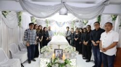 DPRD Sulawesi Utara Berikan Penghormatan Terakhir bagi Ibunda Tercinta Royke Roring di Leilem