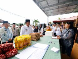 Jamin Stabilitas Harga, Gubernur Yulius Tinjau Gerakan Pangan Murah di Tutuyan : Cek Harga Bawang Hingga Ayam