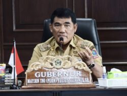 Gubernur Yulius Selvanus Resmi Terbitkan Instruksi Pembatasan HP bagi Siswa di Sekolah