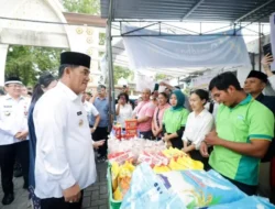 Pastikan Distribusi Aman Gubernur Yulius Tinjau Pelaksanaan Gerakan Pangan Murah di Kabupaten-Kota