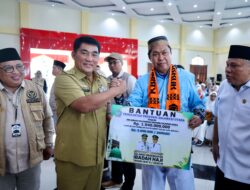 Lepas Jemaah Haji Sulut 2026, Gubernur Yulius Serahkan Bantuan Dana ‘Tali Kasih’ dan Titip Pesan Persatuan