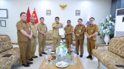 Pastikan Roda Pemerintahan Tetap Berjalan, Gubernur Yulius Selvanus Tunjuk Heronimus Makainas Jadi Plt. Bupati Sitaro
