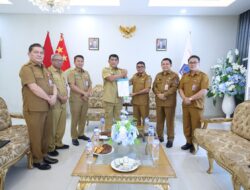 Pastikan Roda Pemerintahan Tetap Berjalan, Gubernur Yulius Selvanus Tunjuk Heronimus Makainas Jadi Plt. Bupati Sitaro