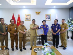 Aksi Heroik Selamatkan Korban Kebakaran Mega Mall, Gubernur Yulius Beri Penghargaan Khusus Bagi Tim Damkar Manado