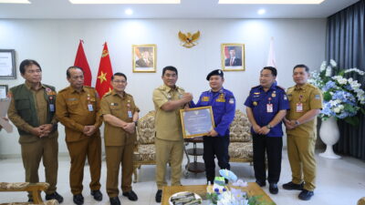 Aksi Heroik Selamatkan Korban Kebakaran Mega Mall, Gubernur Yulius Beri Penghargaan Khusus Bagi Tim Damkar Manado