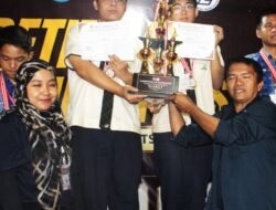 Joshua Tuuk dan Alive Mandey, Siswa SMA Citra Kasih Manado, Juara Kompetisi Matematika Unima