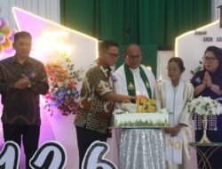 Mewakili Gubernur Sulut, Sekwan Niklas Silangen Ajak Jemaat GMIM Alfa Omega Elusan Terus Jadi Terang dan Berkat