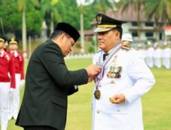 Gubernur Yulius Selvanus Terima Penghargaan Tertinggi Kepamongprajaan dari IPDN