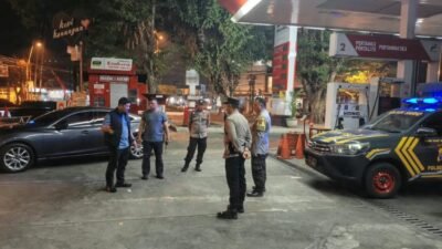 Pastikan Pelayanan dan Stok BBM, Kapolresta Manado Gelar Sidak SPBU Malam Hari