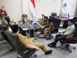 Tingkatkan Pelayanan Administrasi Dewan, Sekwan Niklas Silangen Pimpin Rapat Struktural Bersama Staf Pimpinan DPRD Sulut
